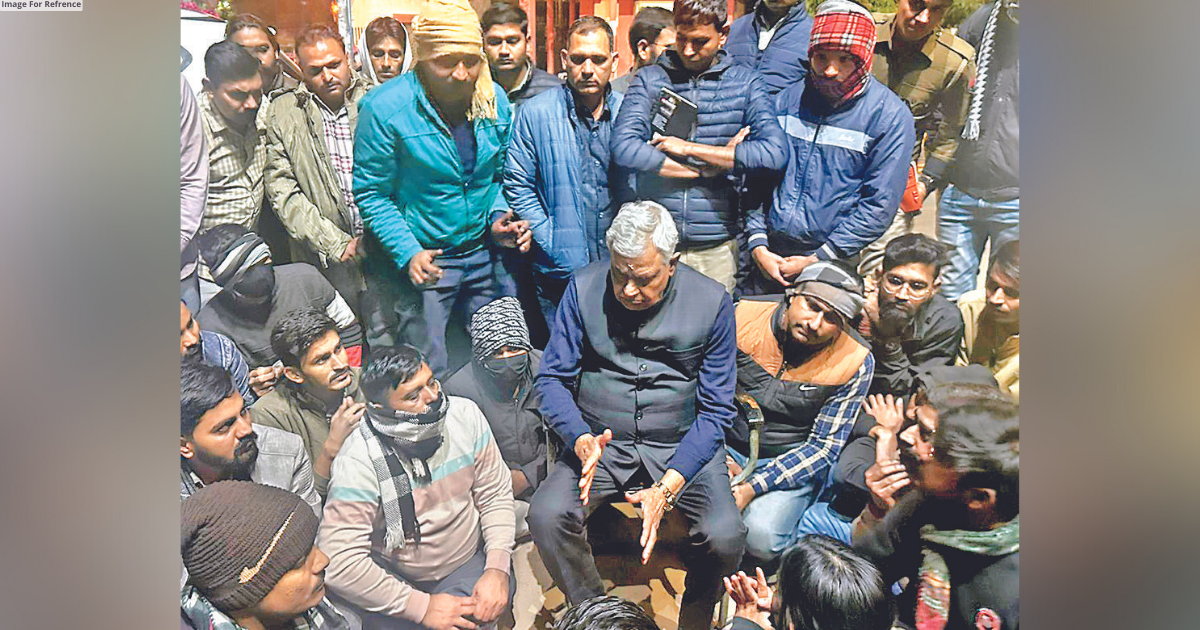 RAS Main exam: Teary-eyed protesters reach BJP office